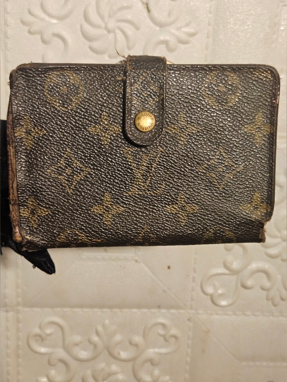 LOUIS VUITTON Monogram French Kiss Lock Twist Wallet AUTHENTIC